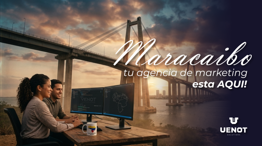Vista cinematográfica de un equipo de Venot Solutions trabajando en computadoras desde una mesa al aire libre, con el imponente Puente sobre el Lago de Maracaibo y un atardecer zuliano de fondo.